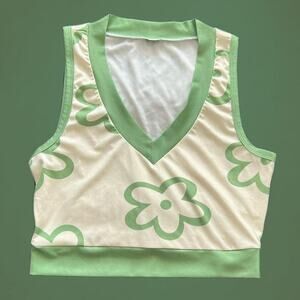 Cropped v neck with green simple